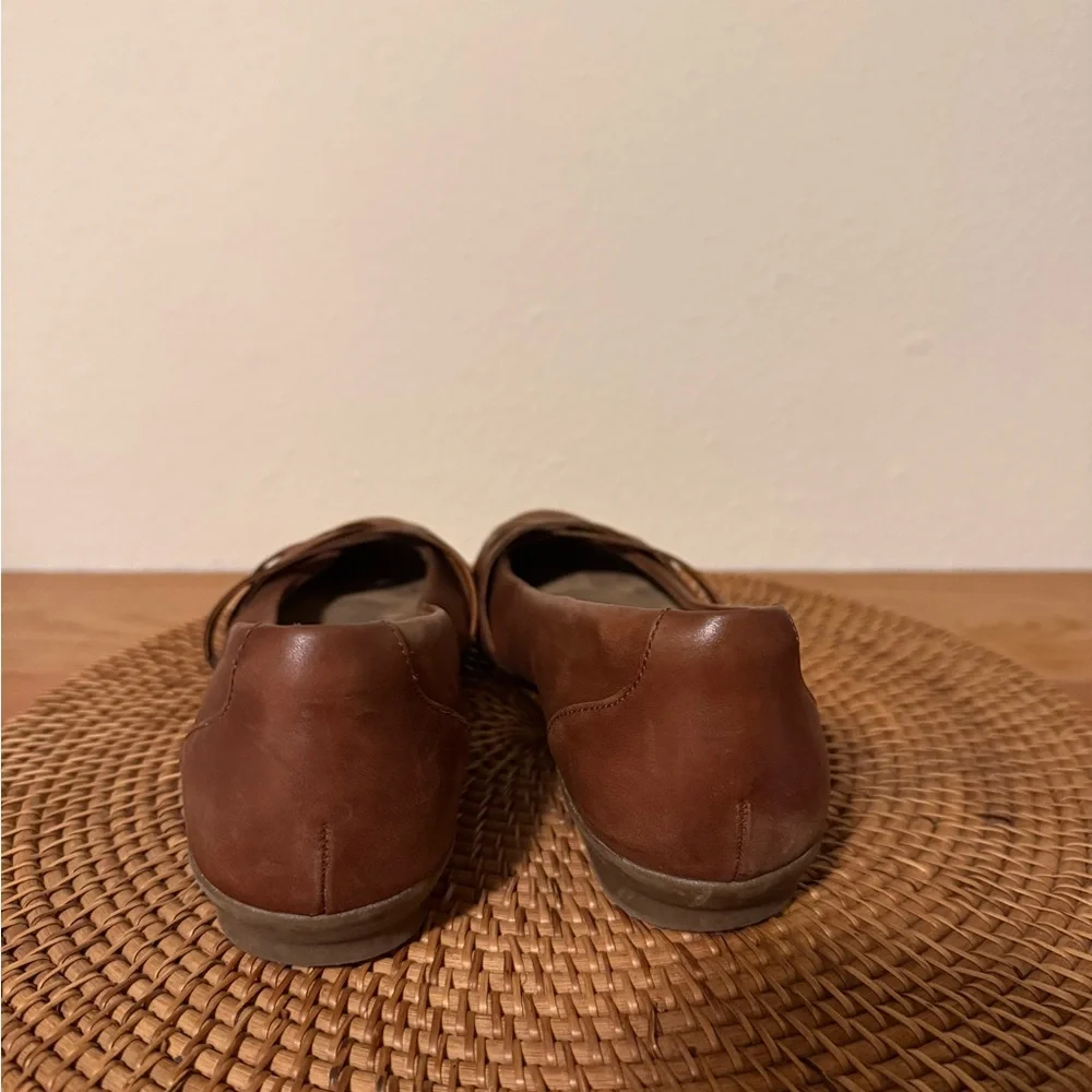 Clarks Women's‎ Brown Leather Woven Flats